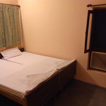 Mishra Guest House Waranasi Zewnętrze zdjęcie